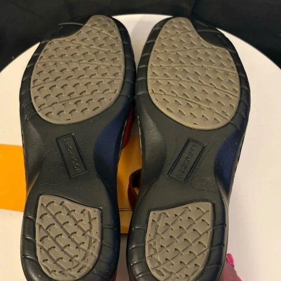 Rockport Women's Red Leather T-Strap Shoes - Picture 6 of 6